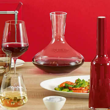 Därför ska du dekantera vin – och hur du gör det rätt