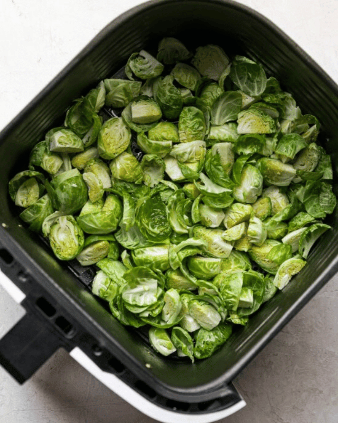 Krispiga och karamelliserade brysselkål i air fryer med parmesanbrödsmulor