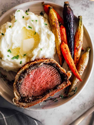 Beef Wellington – klassisk oxfilé i smördeg med svamp & prosciutto