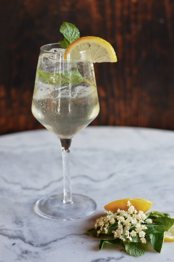 Prosecco & Elderflower Cocktail: En Blommig Sommarfavorit